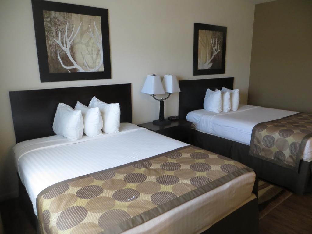 The At Hotel
