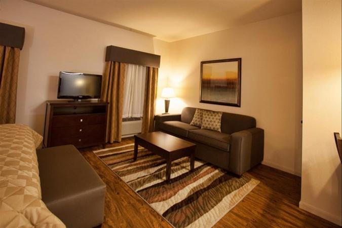 The At Hotel 4*